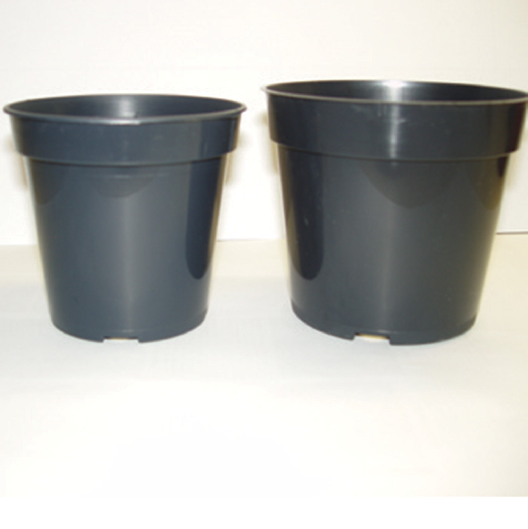 Round Pot, Black Plastic, 3.5 Inch