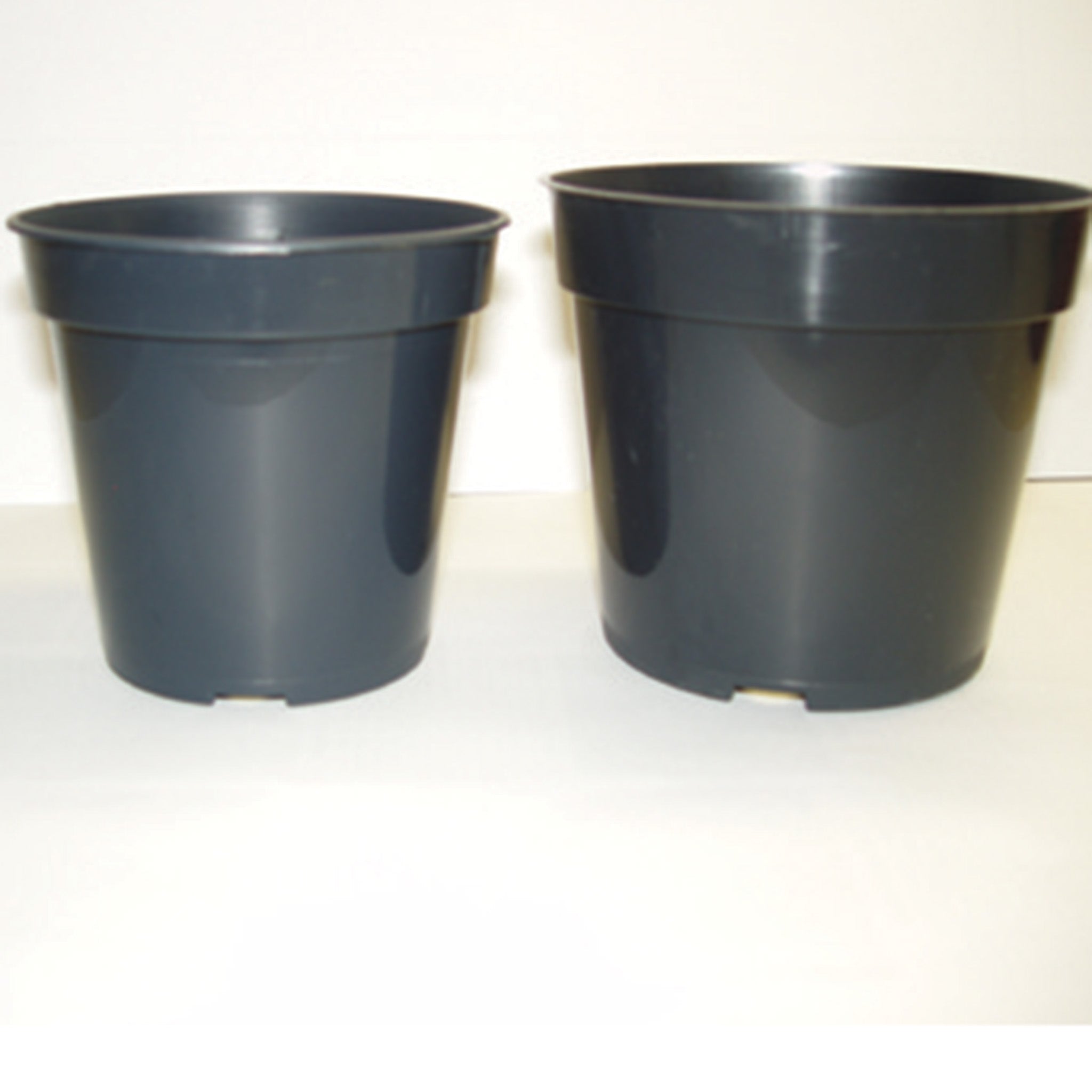 Round Pot, Black Plastic, 4 Inch